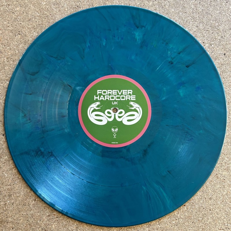 Sunny & Deck Hussy – Invaders Of Earth EP